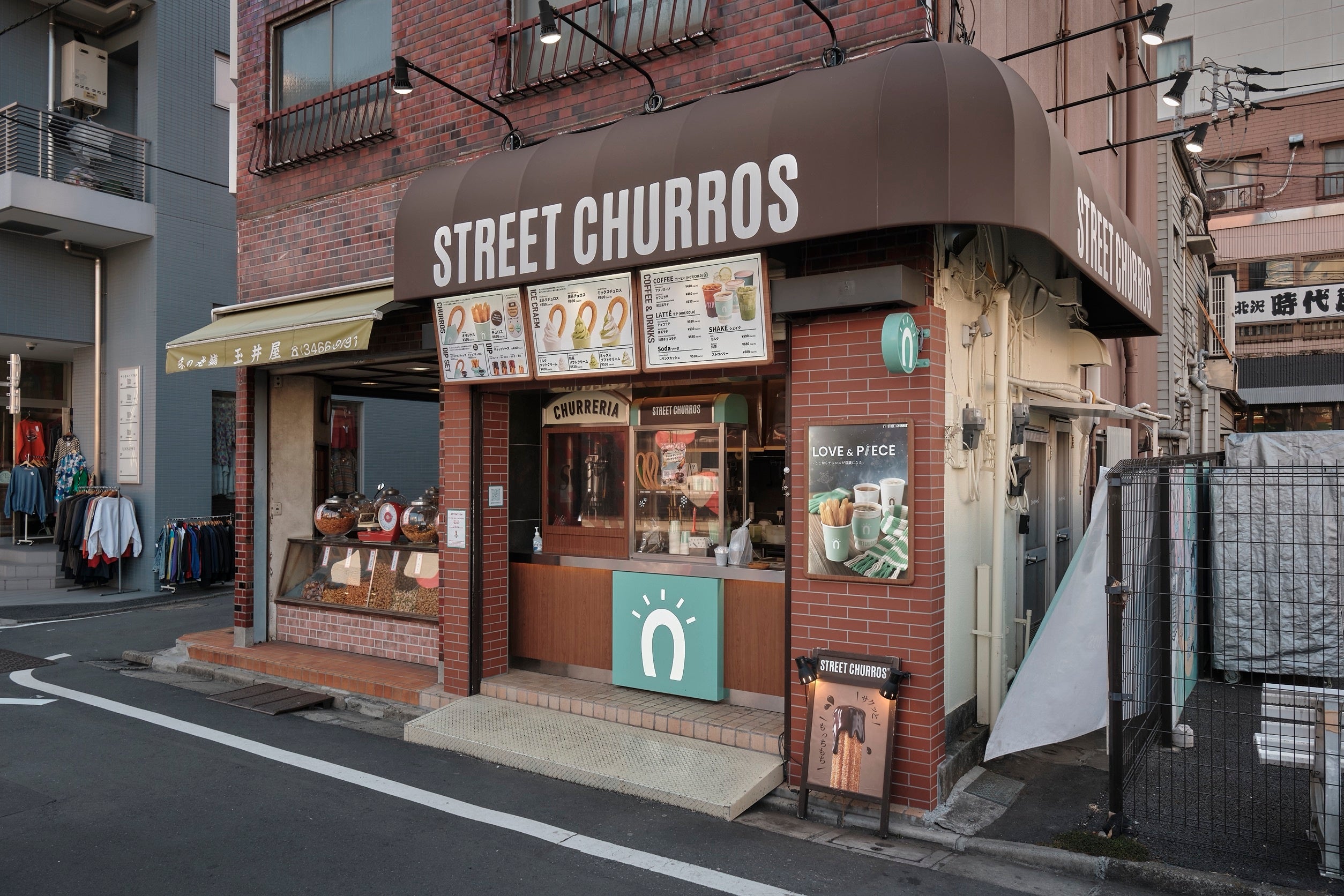 STREET CHURROS 名古屋大須店の外観